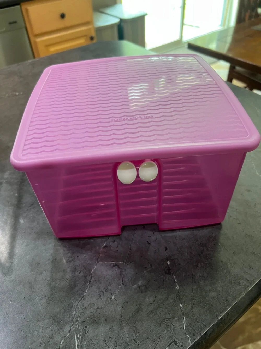Purple Tupperware Fridgesmart Veggie/Fruit Storage container